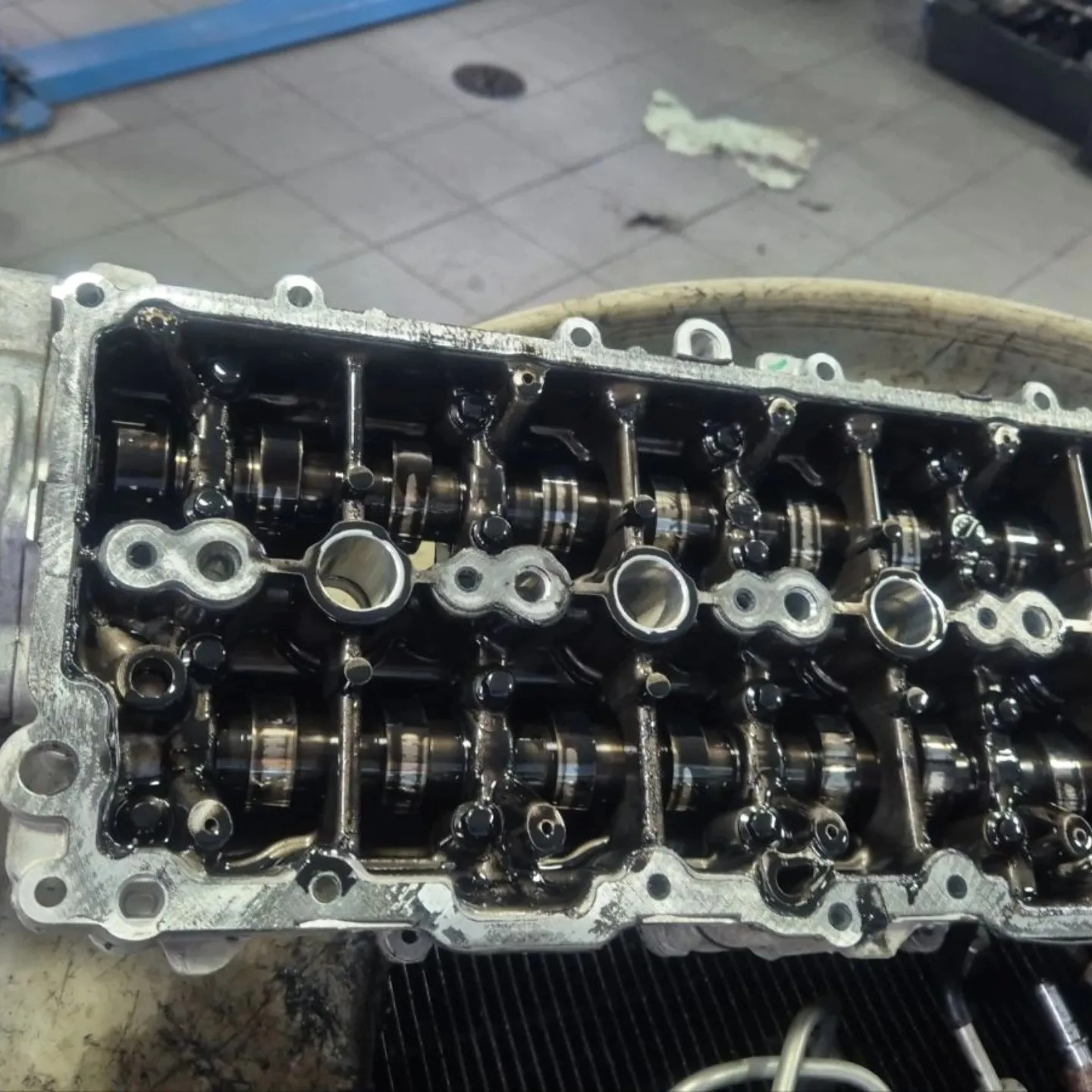 Bregaste osovine i ventili na glavi motora 1.5 HDi